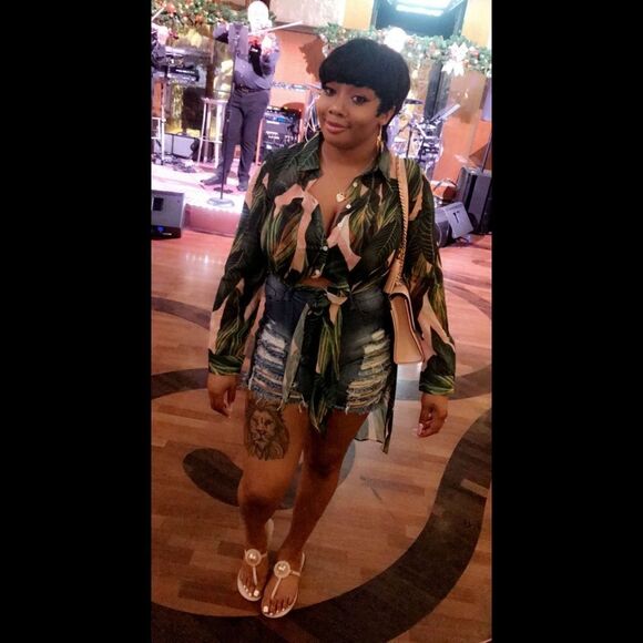 Knot Front Tropical Print LongLine Button Down Shirt! - Picture 1 of 9